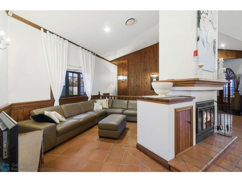 27 Amethyst Court, Carrara QLD 4211