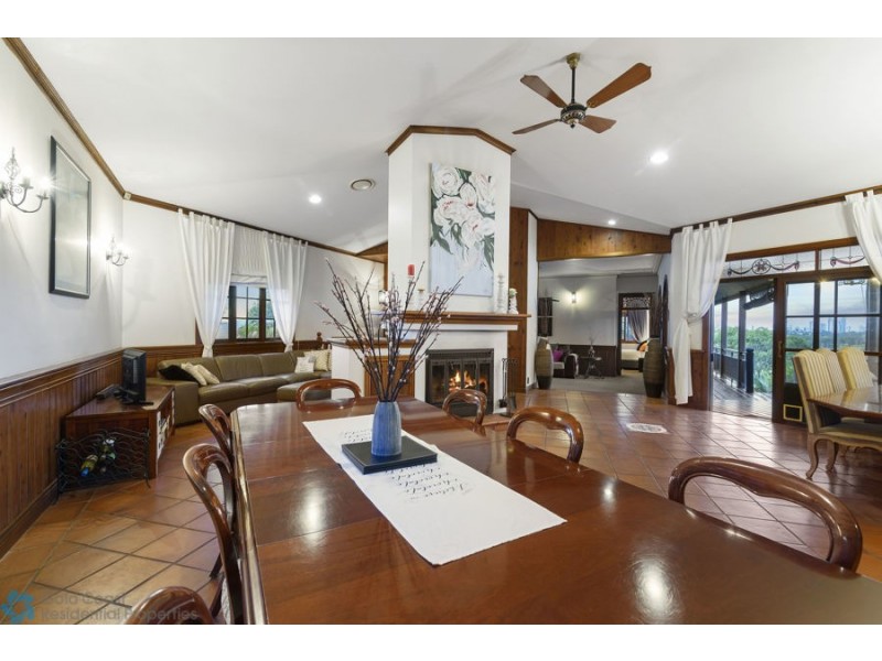 27 Amethyst Court, Carrara QLD 4211