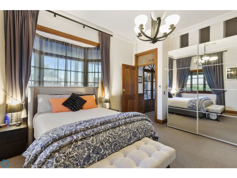 27 Amethyst Court, Carrara QLD 4211