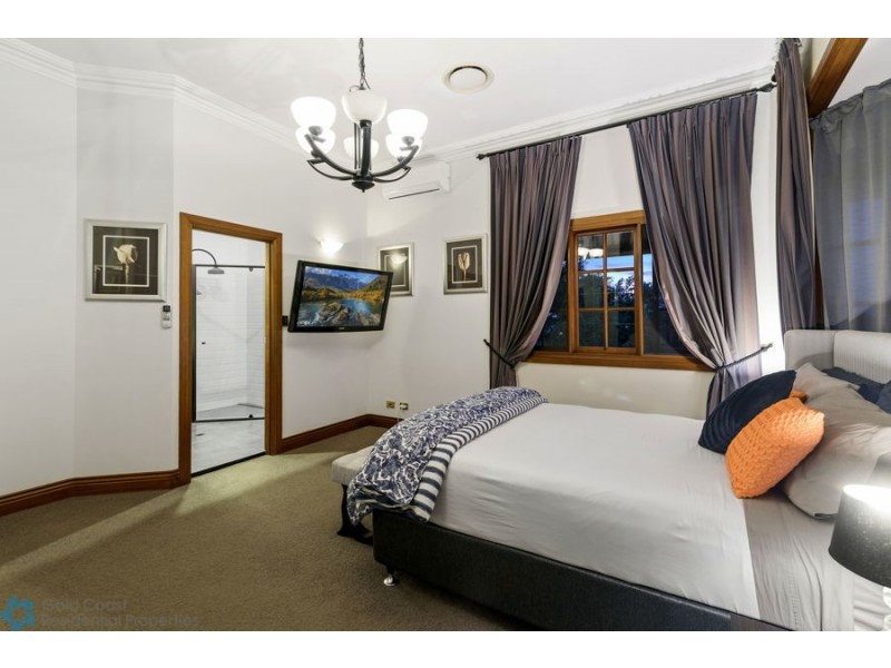 27 Amethyst Court, Carrara QLD 4211