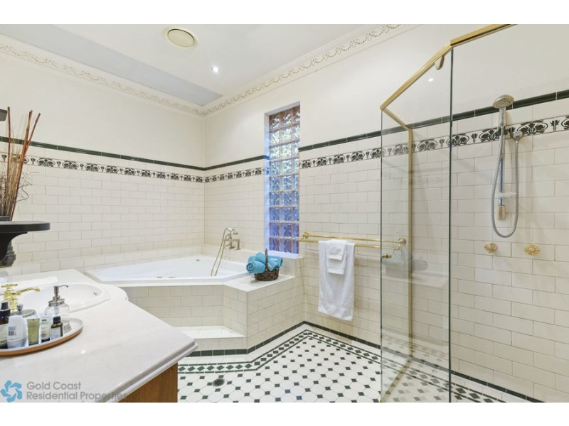 27 Amethyst Court, Carrara QLD 4211