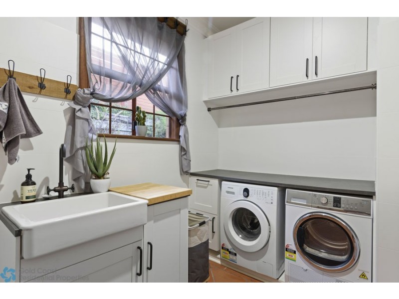 27 Amethyst Court, Carrara QLD 4211