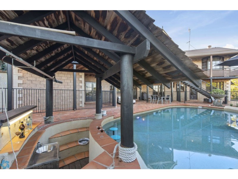 27 Amethyst Court, Carrara QLD 4211