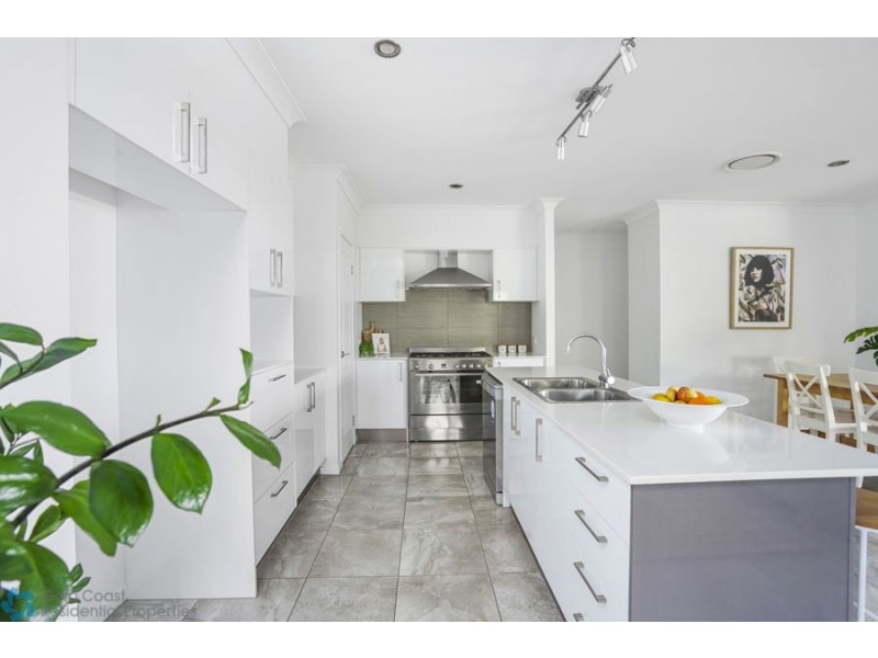 28 Lambert Drive, Maudsland QLD 4210