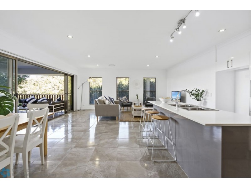 28 Lambert Drive, Maudsland QLD 4210