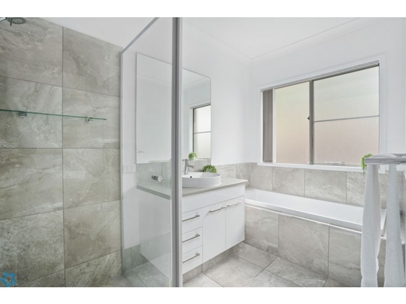 28 Lambert Drive, Maudsland QLD 4210