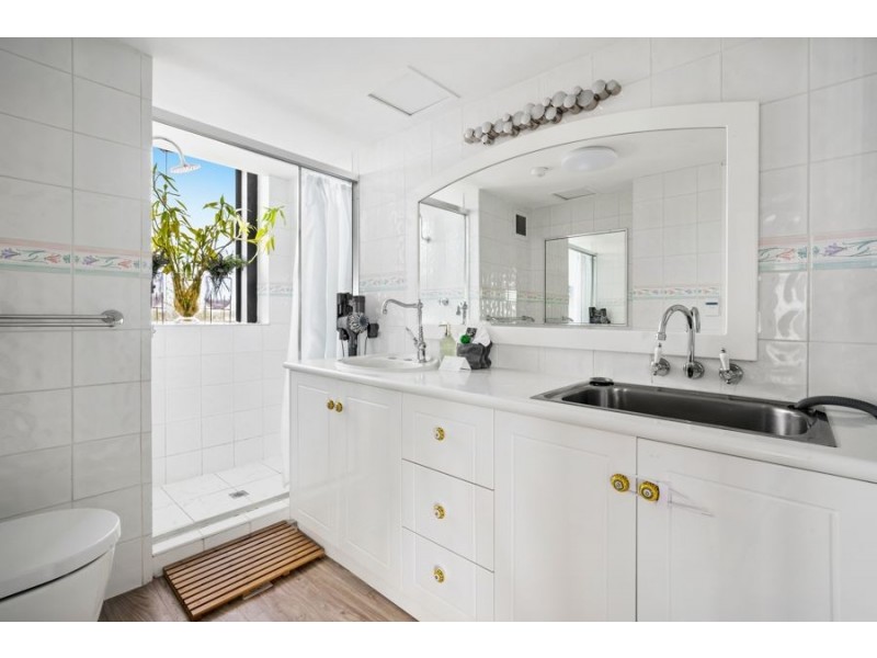 607/70 Remembrance Drive, Surfers Paradise QLD 4217