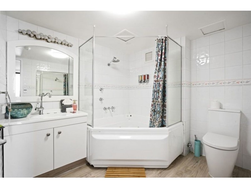 607/70 Remembrance Drive, Surfers Paradise QLD 4217