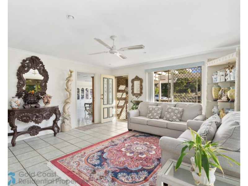 2 Polynesia Avenue, Pacific Pines QLD 4211