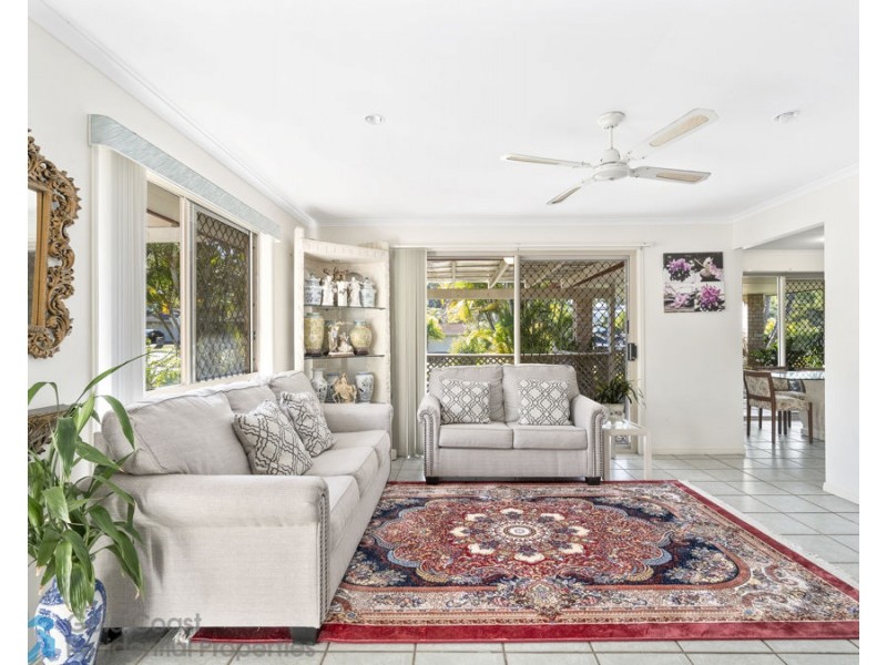 2 Polynesia Avenue, Pacific Pines QLD 4211