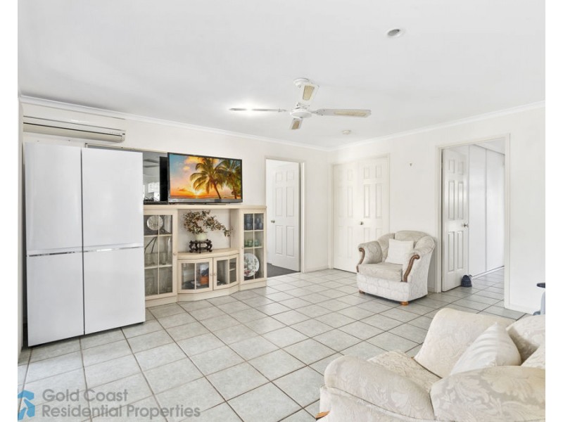 2 Polynesia Avenue, Pacific Pines QLD 4211