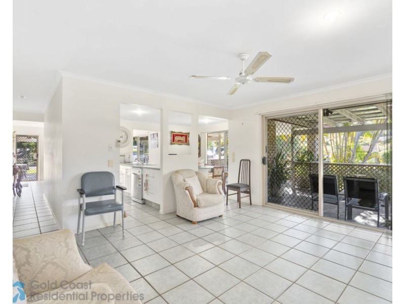 2 Polynesia Avenue, Pacific Pines QLD 4211