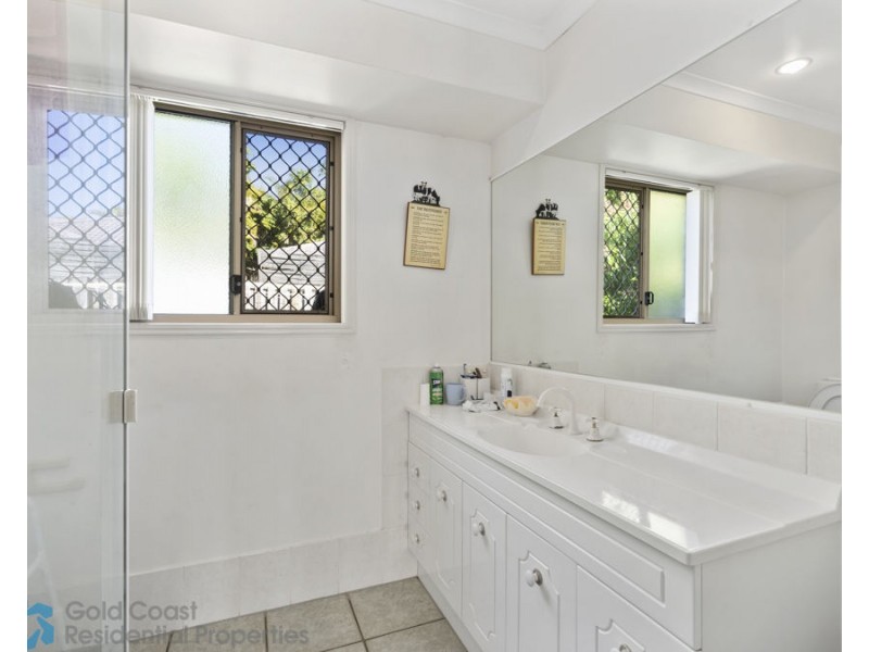 2 Polynesia Avenue, Pacific Pines QLD 4211