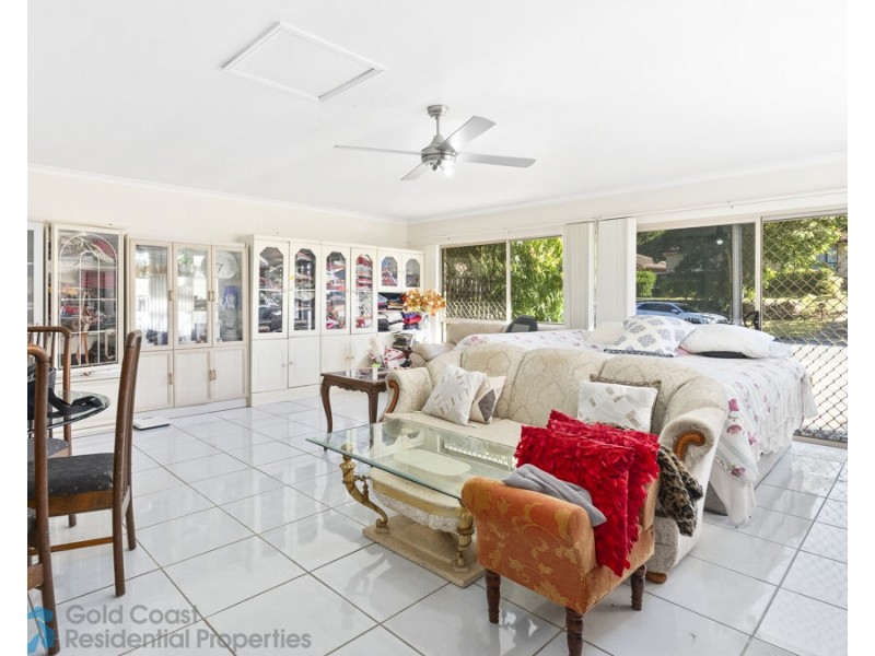 2 Polynesia Avenue, Pacific Pines QLD 4211