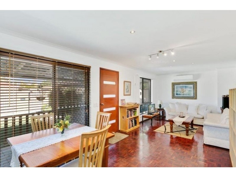 1/21 Stephenson Street, Labrador QLD 4215