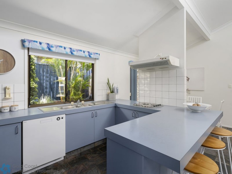 2 Berwick Court, Arundel QLD 4214