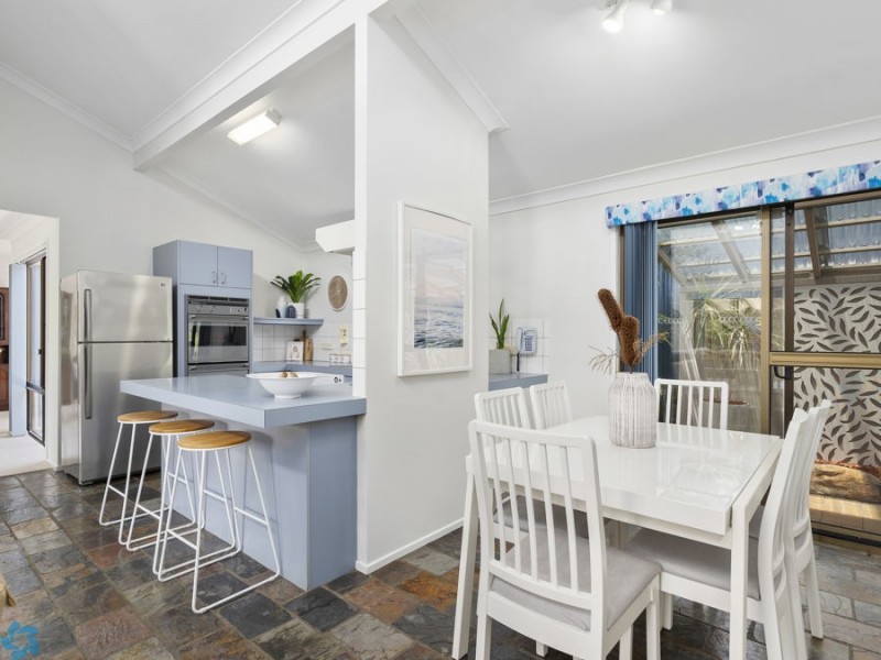 2 Berwick Court, Arundel QLD 4214
