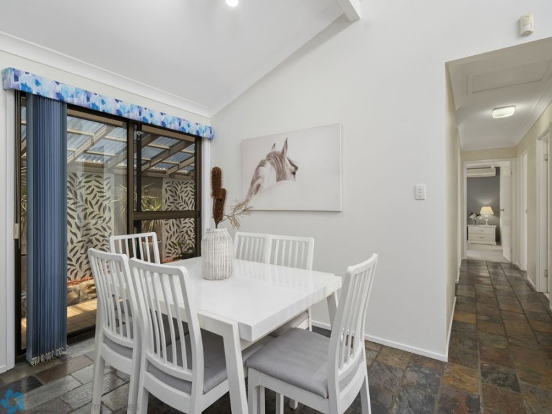 2 Berwick Court, Arundel QLD 4214