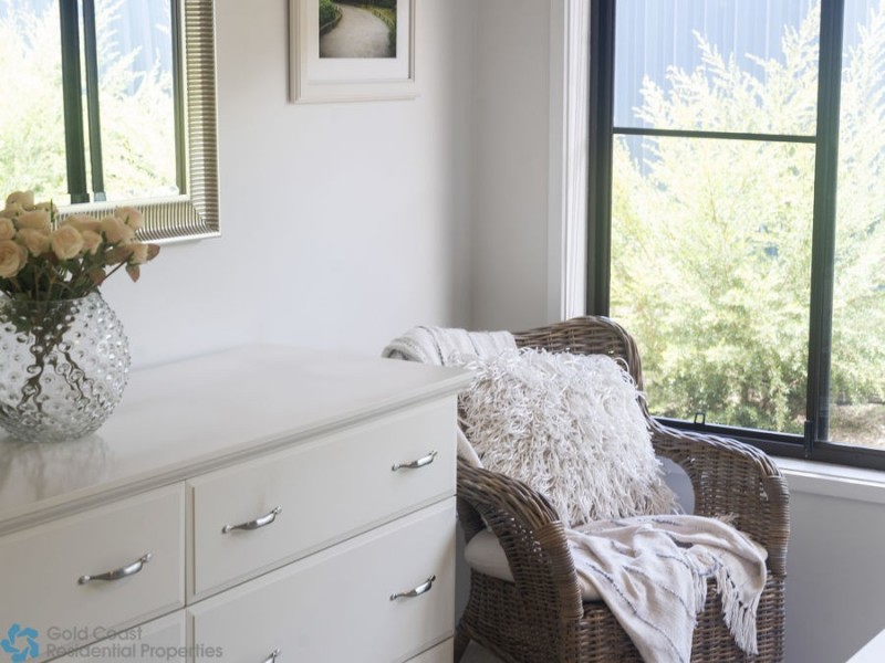 2 Berwick Court, Arundel QLD 4214