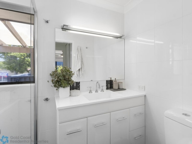 2 Berwick Court, Arundel QLD 4214