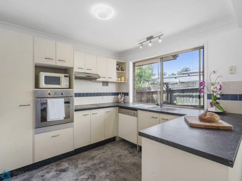 2/32 Government Road, Labrador QLD 4215