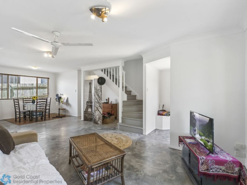 2/32 Government Road, Labrador QLD 4215