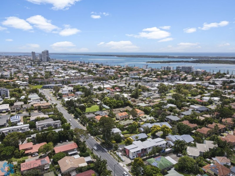 2/32 Government Road, Labrador QLD 4215