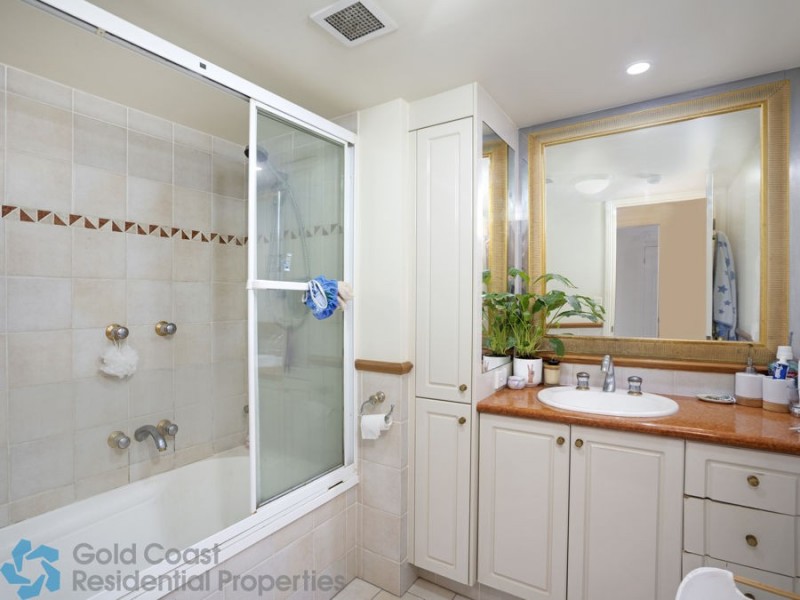 90 Surf Parade, Broadbeach QLD 4218