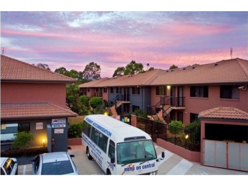 2/7-11 Brown Street, Labrador QLD 4215