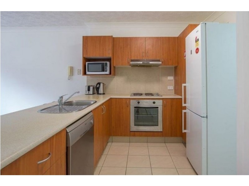 2/7-11 Brown Street, Labrador QLD 4215
