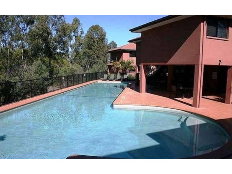 2/7-11 Brown Street, Labrador QLD 4215