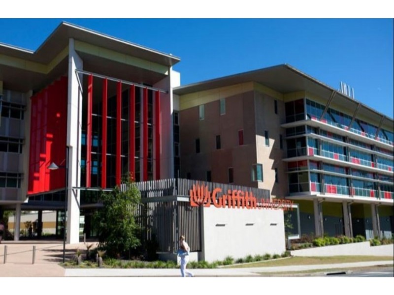 2/7-11 Brown Street, Labrador QLD 4215