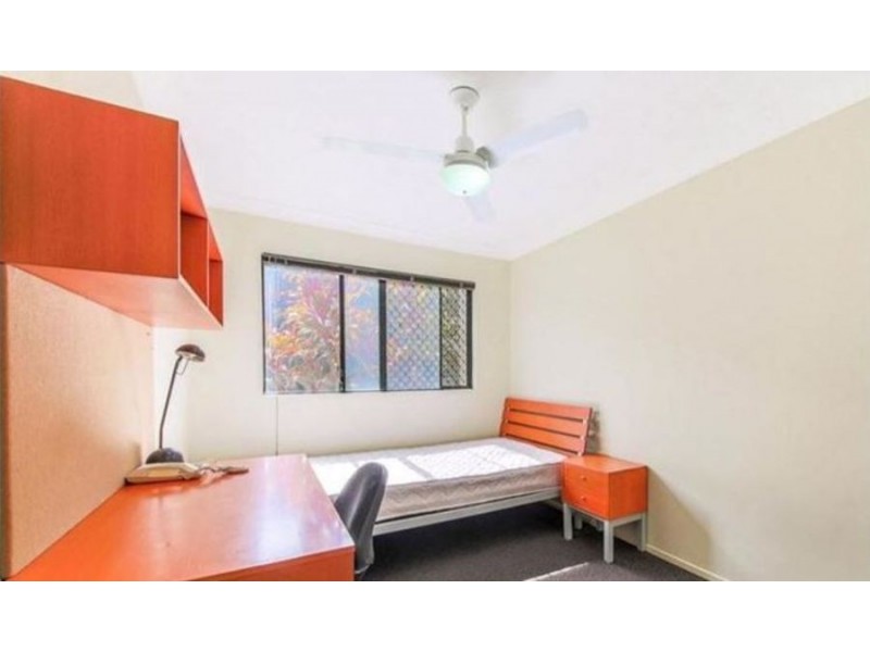 7 Brown Street, Labrador QLD 4215