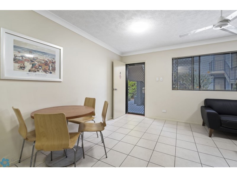 50/7-11 Brown Street, Labrador QLD 4215