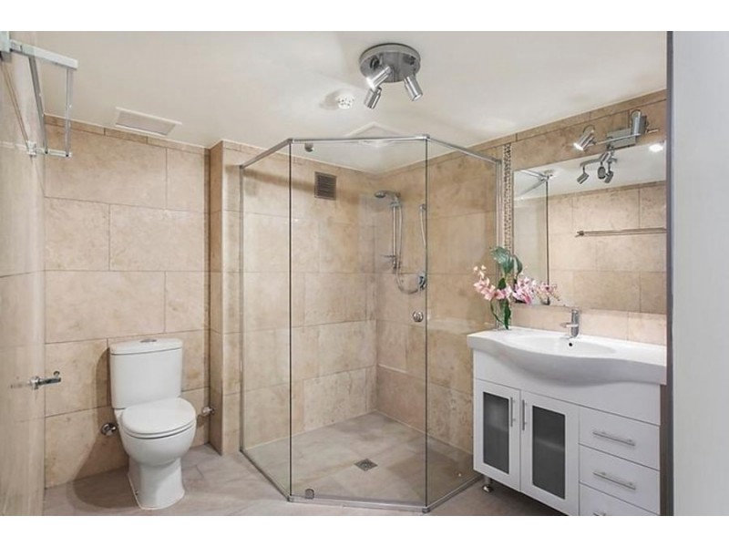 70 Remembrance Drive, Surfers Paradise QLD 4217