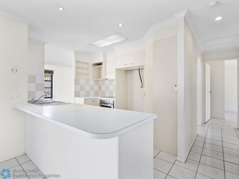 63 Wardoo Street, Southport QLD 4215