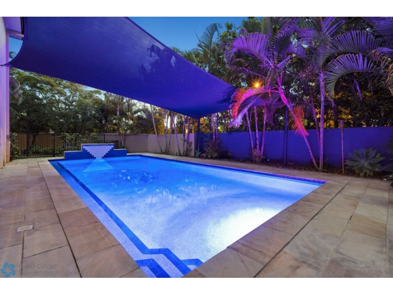 223 Crestwood Drive, Molendinar QLD 4214