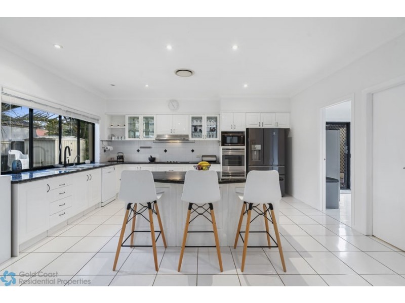 223 Crestwood Drive, Molendinar QLD 4214
