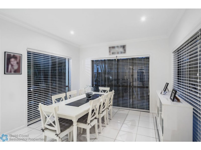 223 Crestwood Drive, Molendinar QLD 4214