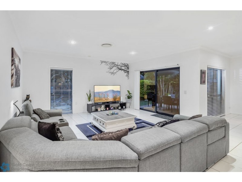 223 Crestwood Drive, Molendinar QLD 4214