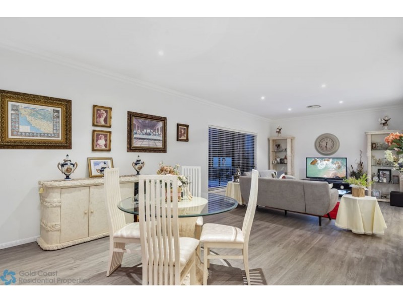 223 Crestwood Drive, Molendinar QLD 4214