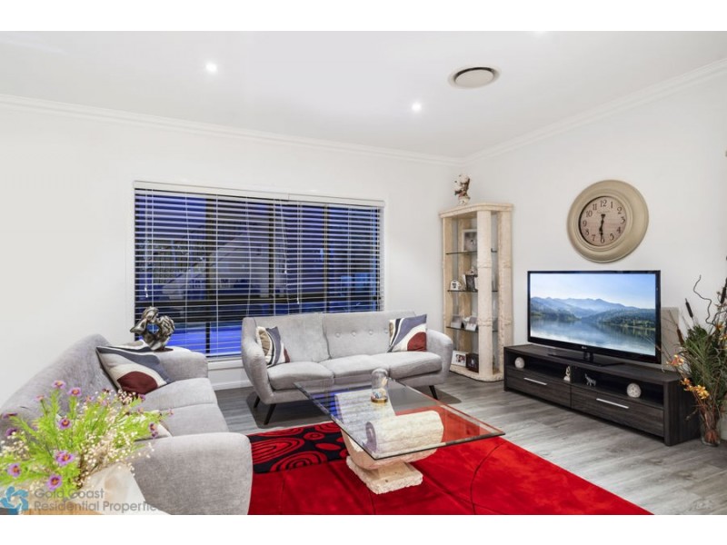 223 Crestwood Drive, Molendinar QLD 4214