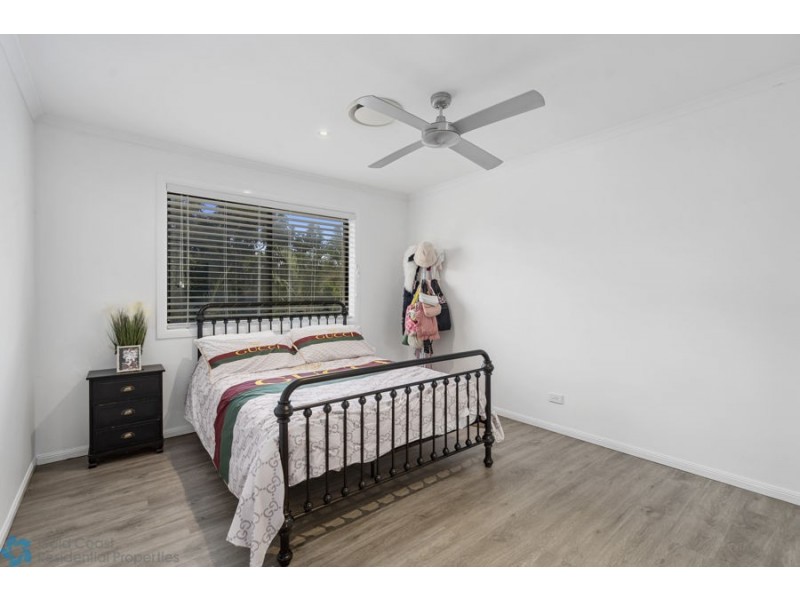 223 Crestwood Drive, Molendinar QLD 4214