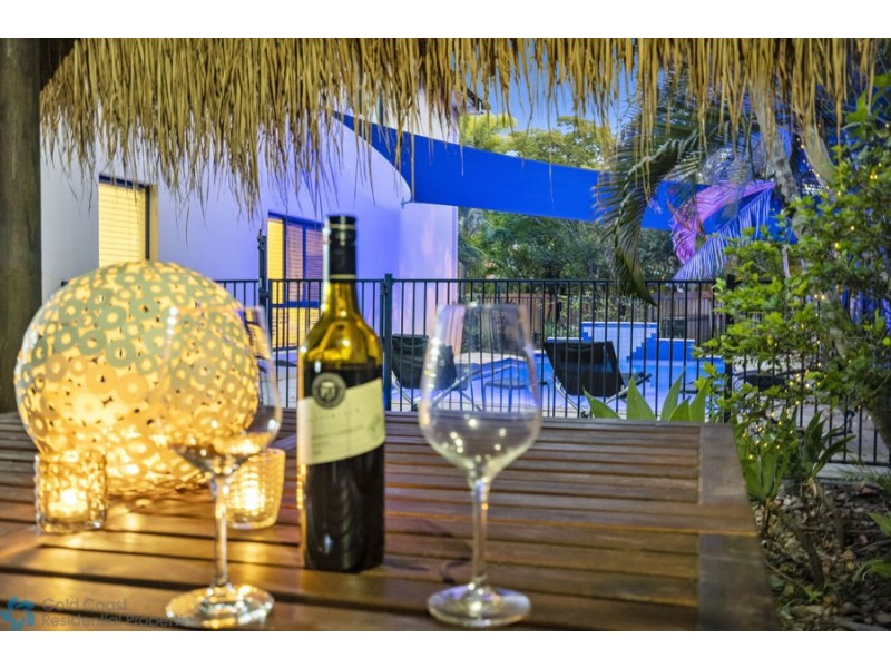 223 Crestwood Drive, Molendinar QLD 4214