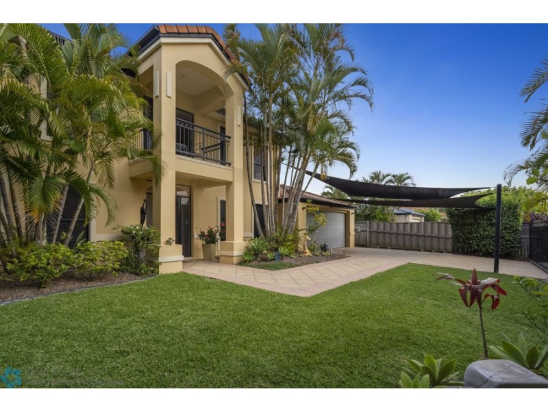 223 Crestwood Drive, Molendinar QLD 4214