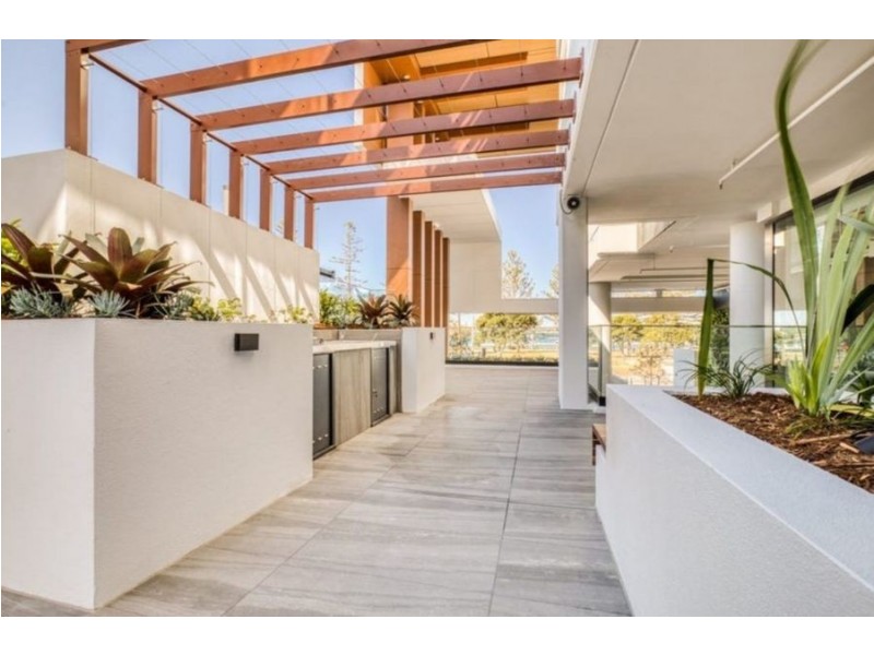 372 Marine Parade, Labrador QLD 4215
