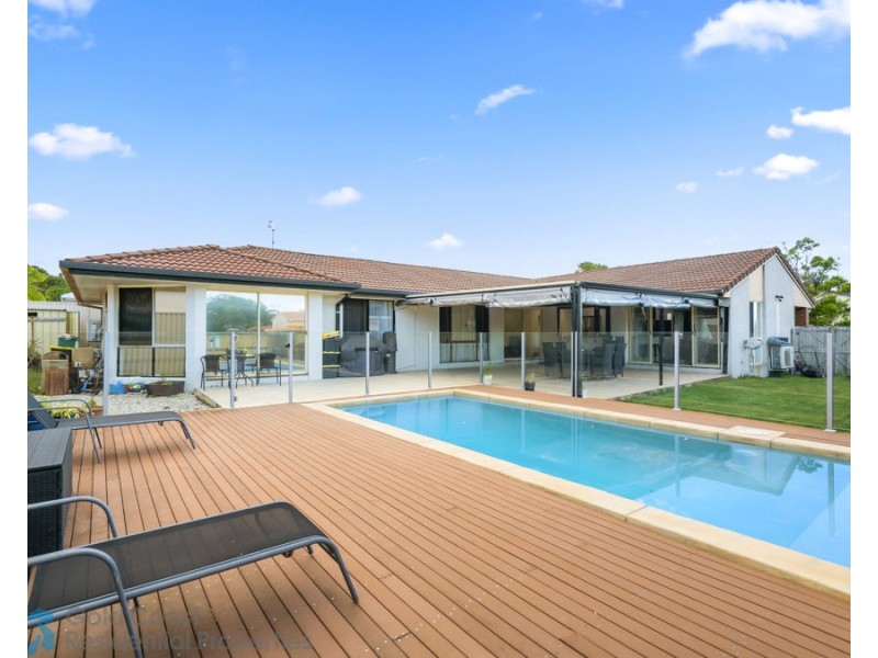 2 Carnoustie Court, Arundel QLD 4214