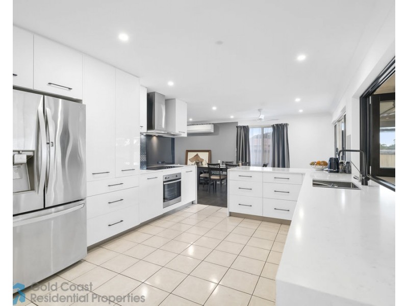 2 Carnoustie Court, Arundel QLD 4214