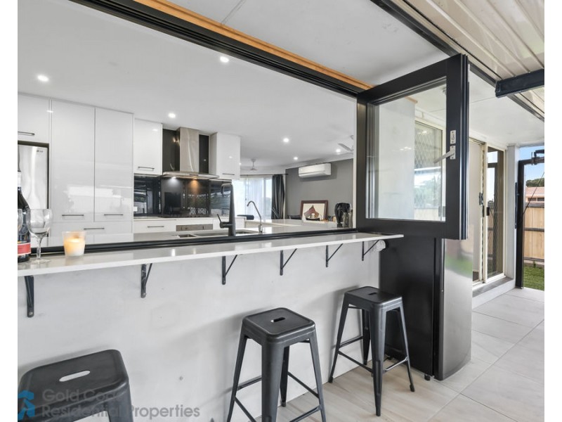 2 Carnoustie Court, Arundel QLD 4214