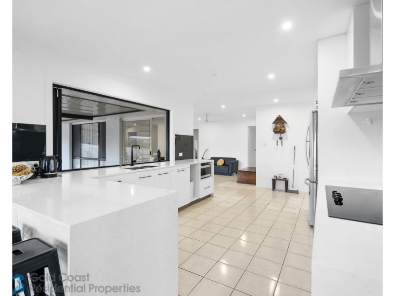 2 Carnoustie Court, Arundel QLD 4214